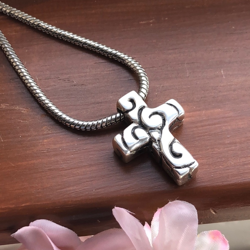 Zina 925 Chunky Cross Necklace